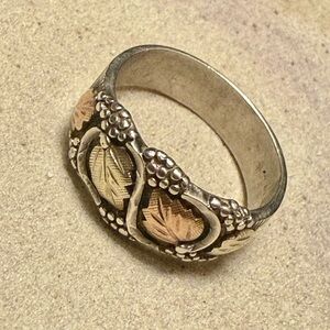 Men’s Black Hills Gold Wedding Band